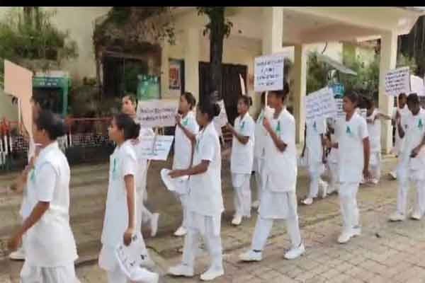 लातेहार :  विश्व आत्महत्या रोकथाम दिवस पर निकली जागरूकता रैली
