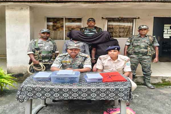 चाईबासा : टेबो पुलिस ने दो डोडा तस्कर को किया गिरफ्तार, डेढ़ लाख नकद बरामद