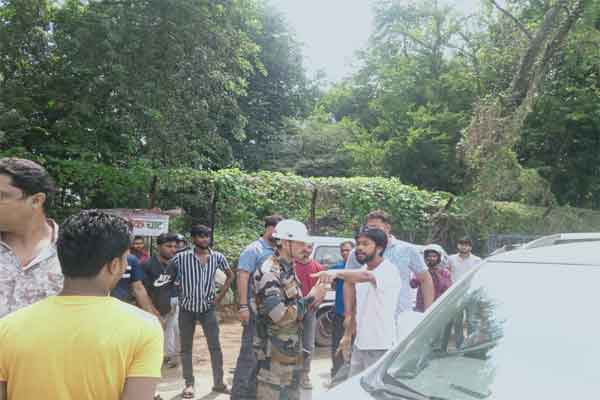 रांची :  नशे में धुत ड्राइवर ने मोरहाबादी बाजार में नींबू व्यापारी का माल रौंदा