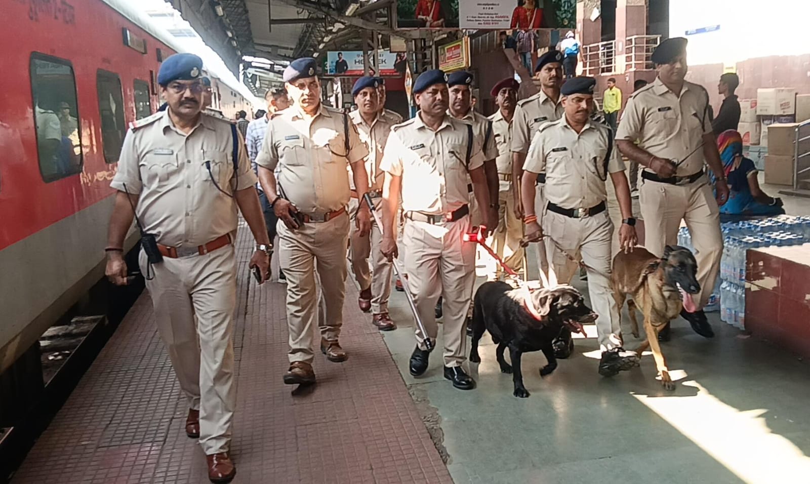 दिल्ली धमाके के बाद धनबाद हाई अलर्ट पर, रेलवे स्टेशन और ट्रेनों में RPF का सघन सर्च ऑपरेशन