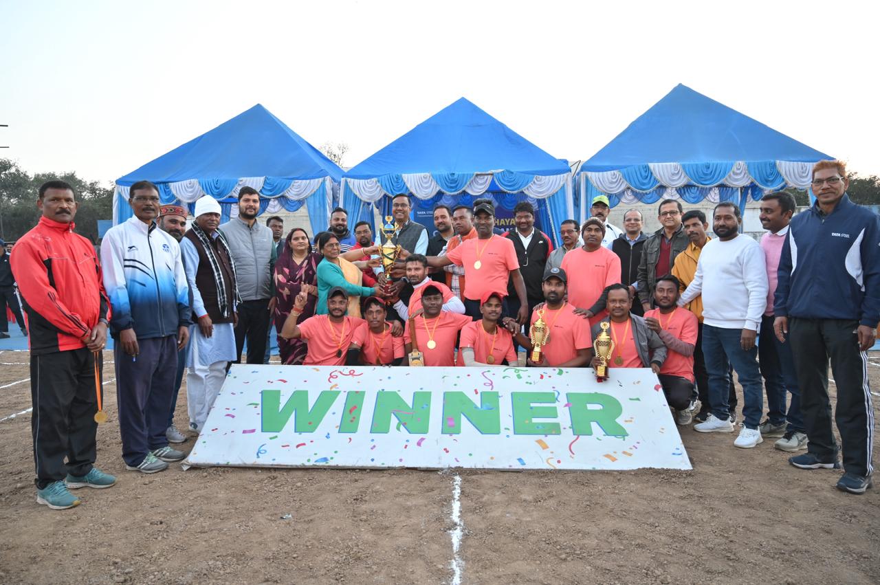 रामगढ़  :  इंटर पंचायत क्रिकेट टूर्नामेंट का ग्रैंड फिनाले, बारुघुट्टू मध्य स्कूल बनी विजेता