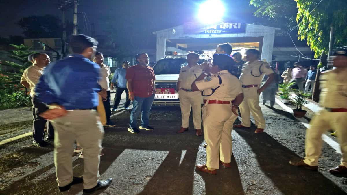 DC-SP के नेतृत्व में गिरिडीह जेल में छापेमारी, सभी वार्डों की ली गयी तलाशी