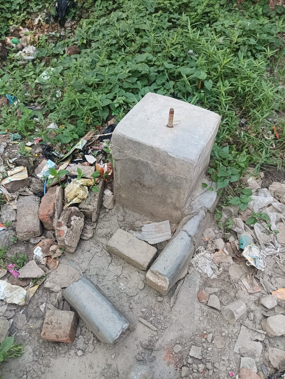 जादूगोड़ा :  एक साल से बंद पड़ा है पानी टेप, जल संकट से जूझ रहे  50 परिवार