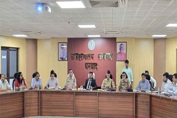 दुर्गा पूजा को लेकर धनबाद प्रशासन सतर्क : डीजे पर पूर्ण प्रतिबंध समेत कई दिशा-निर्देश जारी