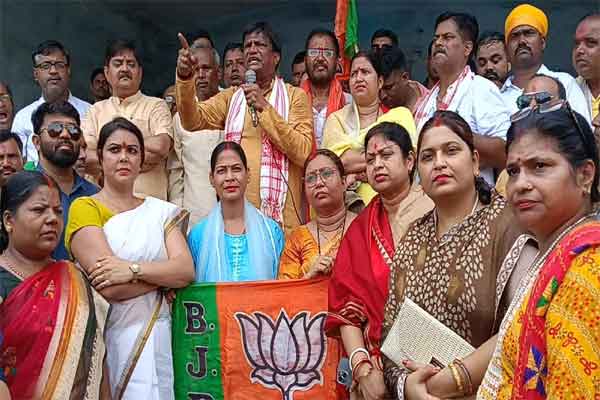 धनबाद में बीजेपी का आक्रोश मार्च, ढुल्लू बोले -जनता के साथ अन्याय बर्दाश्त नहीं करेंगे