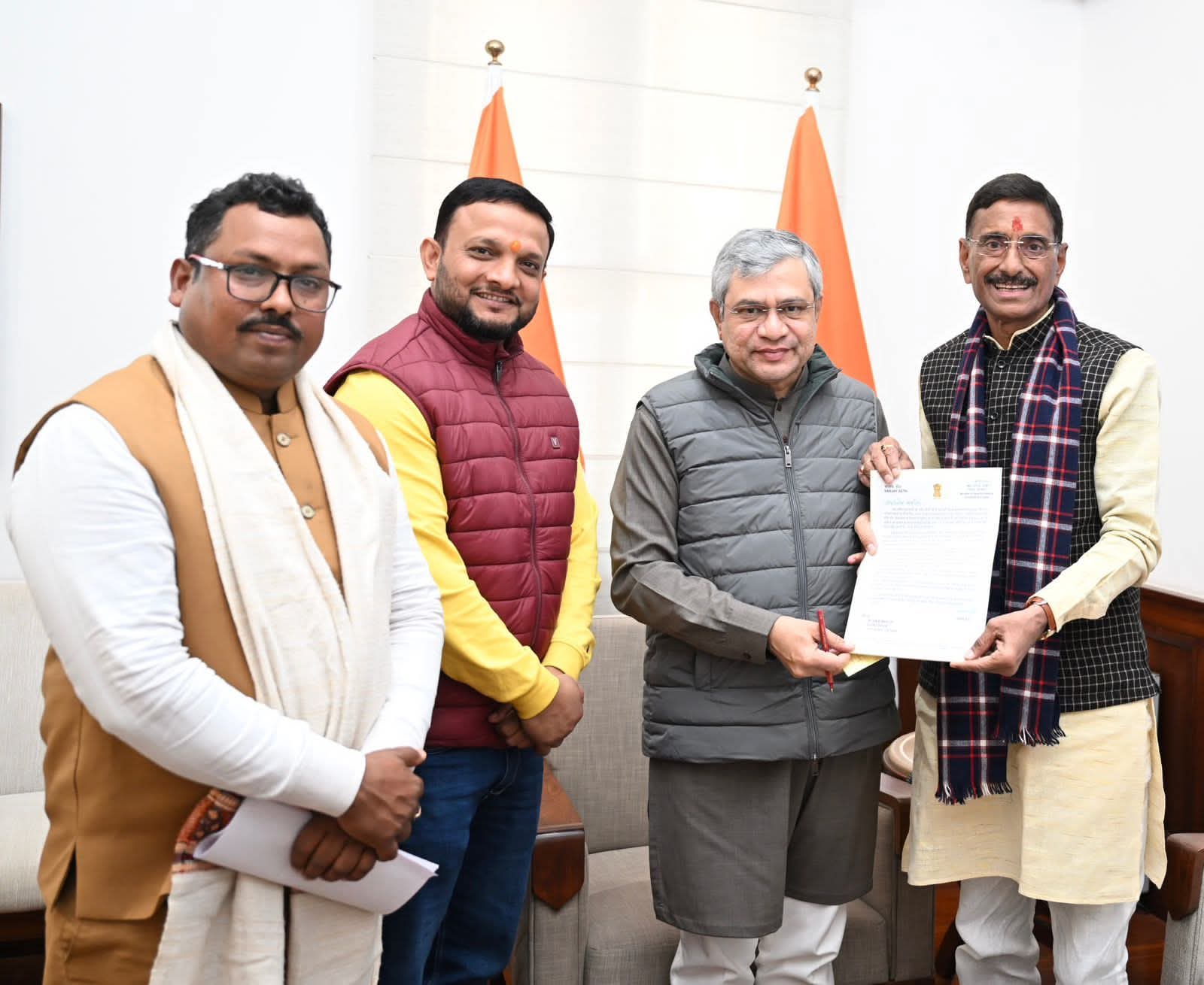 रेल मंत्री से मिले रक्षा राज्य मंत्री संजय सेठ, रांची में रेल सुविधाओं के विस्तार की रखी मांग