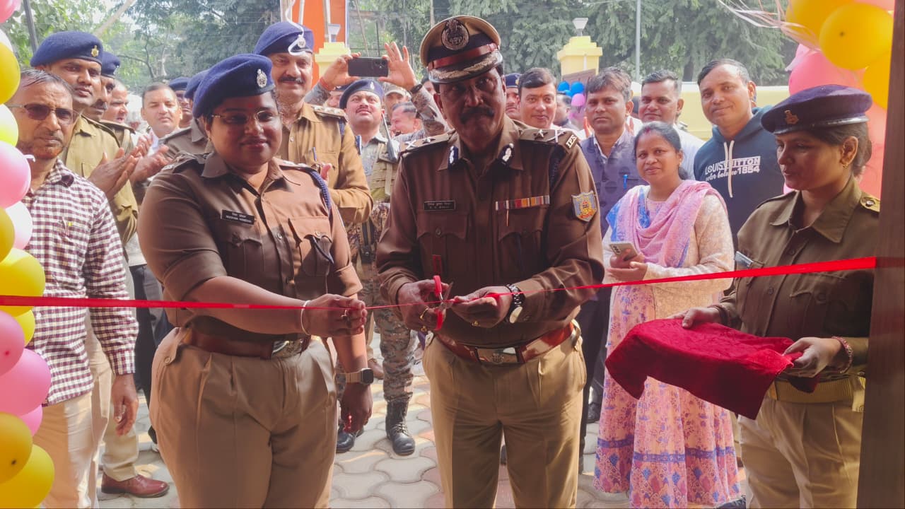पलामू :  IG-SP ने पुलिस चेक पोस्ट और ऑफिसर गेस्ट हाउस का किया उद्घाटन