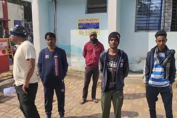 धनबाद :  पारिवारिक विवाद में व्यक्ति ने फांसी लगाकर की आत्महत्या, जांच में जुटी पुलिस