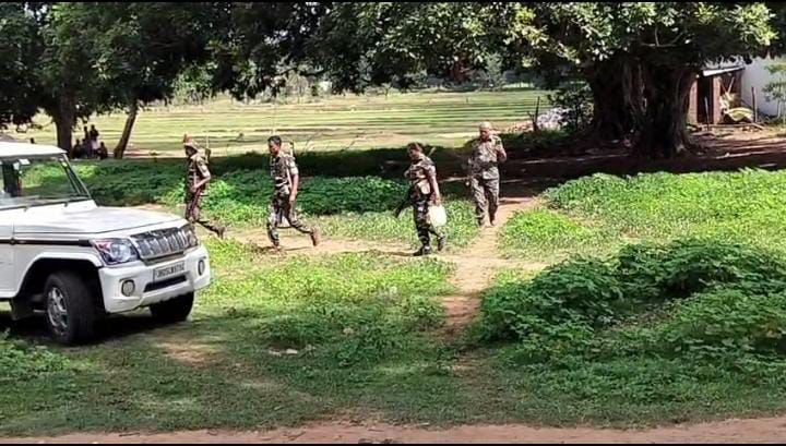 गुमला :  उत्पाद विभाग की कार्रवाई, 5 लीटर महुआ शराब जब्त, दो गिरफ्तार