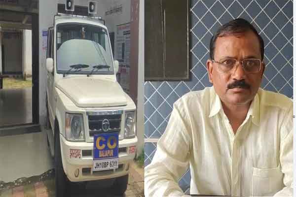 धनबाद :  बलियापुर CO का औचक अंचल कार्यालय निरीक्षण, कर्मचारियों की अनुपस्थिति पर जताई नाराजगी