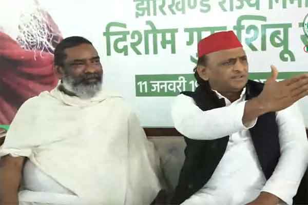 सपा अध्यक्ष अखिलेश यादव पहुंचे नेमरा, दिशोम गुरु को दी श्रद्धांजलि
