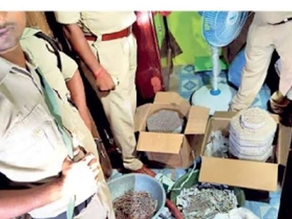 पटना :  अवैध पटाखा निर्माण फैक्ट्री का भंडाफोड़, 392 किलो विस्फोटक के साथ चार गिरफ्तार