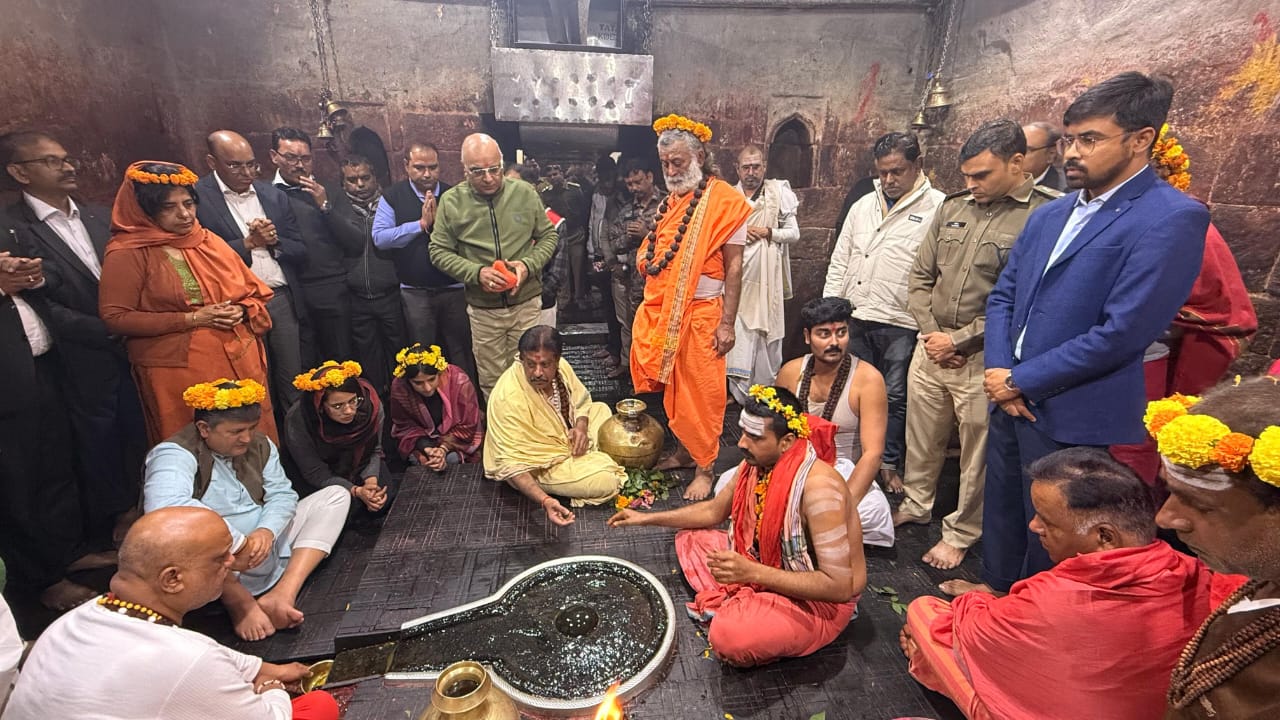 झारखंड के मुख्य न्यायाधीश तरलोक सिंह चौहान ने बाबा बैद्यनाथ मंदिर में की पूजा अर्चना