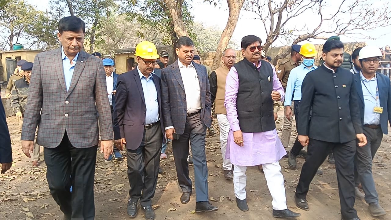 केंदुआडीह गैस रिसाव  : मुख्य सचिव ने प्रभावित इलाके का दौरा कर हालात का लिया जायजा