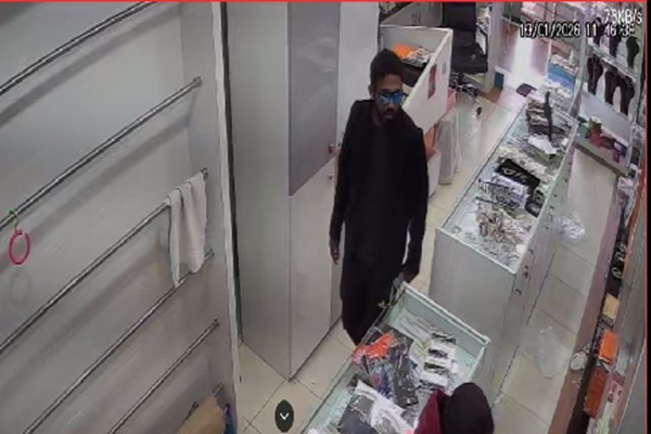 रांची :   मैपल प्लाजा के एक दुकान में ठगी, बिना पेमेंट किए सामान लेकर युवक फरार