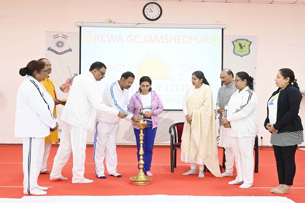 जमशेदपुर के CRPF कैंप में आयोजित हुई ‘आर्ट ऑफ लिविंग कार्यशाला’, तनाव दूर करने के सीखें टिप्स