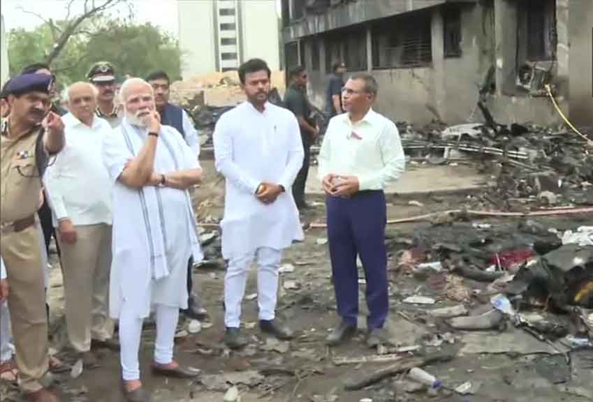 अहमदाबाद विमान हादसा :  पीएम मोदी ने घायलों से की मुलाकात, घटनास्थल का लिया जायजा