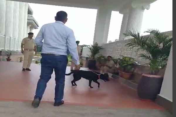 दिल्ली-बॉम्बे HC को  उड़ाने की धमकी के बाद झारखंड में अलर्ट, बम निरोधक दस्ते ने की HC परिसर की जांच