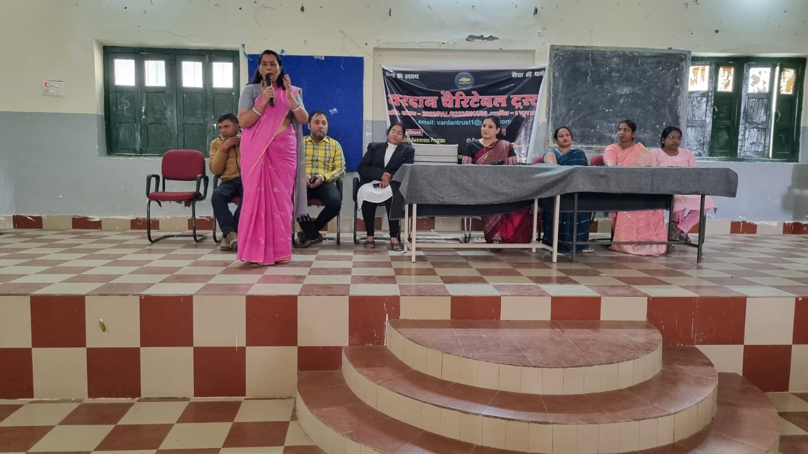 पलामू  :  वरदान चैरिटेबल ट्रस्ट ने बच्चियों को सिखाया गुड टच और बैड टच का महत्व