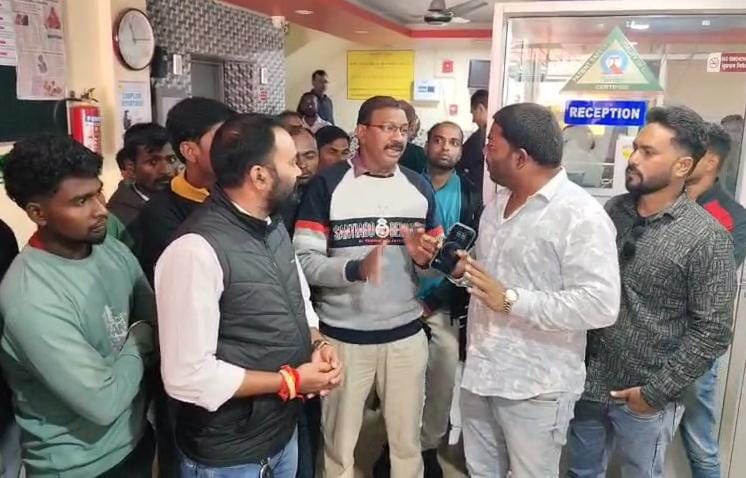 धनबाद : प्रसूति की मौत के बाद अस्पताल में हंगामा, मुआवजे की सहमति पर मामला शांत