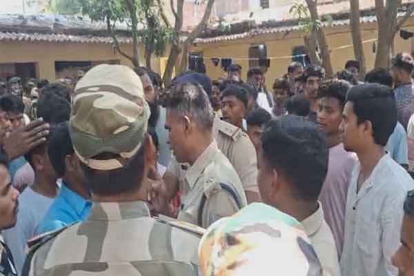 रांची : नवीन सरना कॉलेज हॉस्टल खाली कराने पहुंची पुलिस टीम का विरोध