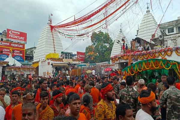 सावन की पहली सोमवारी पर बाबा धाम में  1 लाख 40 हजार श्रद्धालुओं ने किया जलार्पण