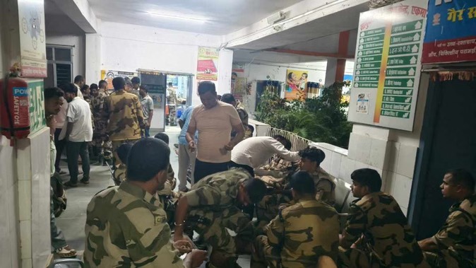 सारण : CISF जवानों से भरी बस को ट्रक ने मारी टक्कर, 35 घायल, 28 PMCH रेफर