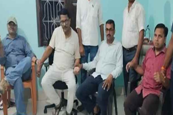 मोतिहारी में निगरानी विभाग की कार्रवाई, कार्यपालक पदाधिकारी और टैक्स दारोगा 40 हजार घूस लेते गिरफ्तार