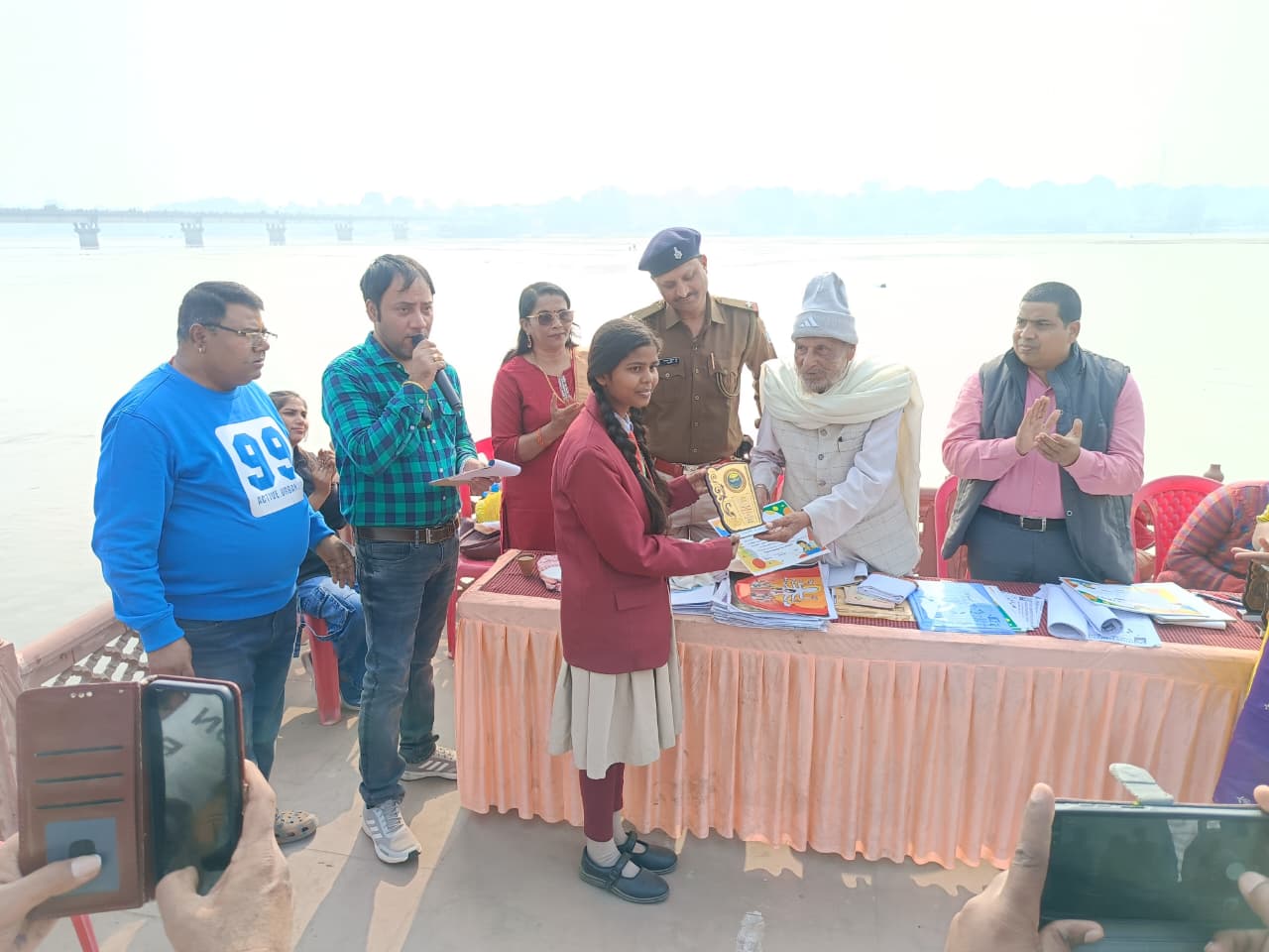 पलामू :  रिवर फ्रंट पर पेंटिंग व रंगोली प्रतियोगिता का आयोजन, बच्चों ने दिखाई रचनात्मकता