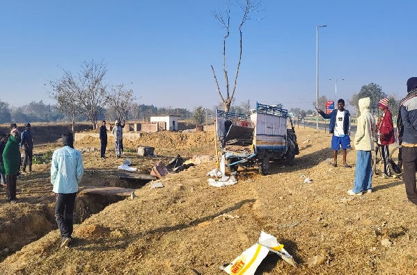 गुमला में भीषण सड़क हादसा, रांची के चार तिलकुट व्यवसायियों की मौत, दो गंभीर रूप से घायल