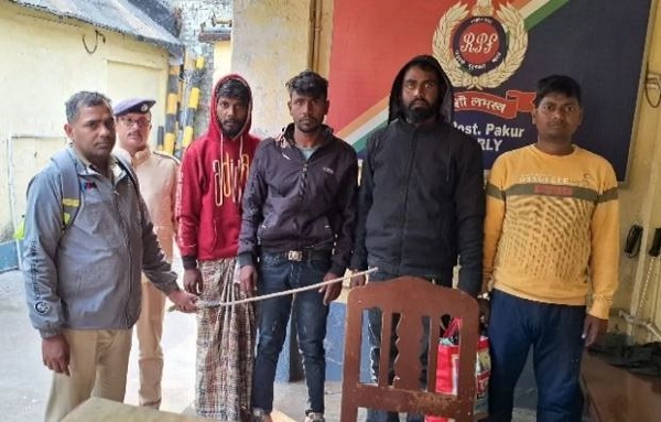 पाकुड़ रेलखंड पर ट्रेन हादसा कराने की साजिश, पटरी पर रखा था 90 किलो लोहा, मामले में 4 आरोपी गिरफ्तार