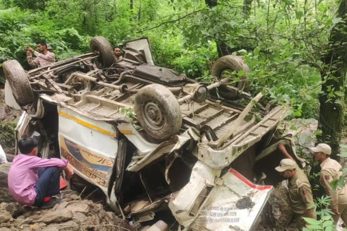 J&K :  डोडा में खाई में गिरा टेंपो ट्रैवलर, 5 की मौत, 19 घायल