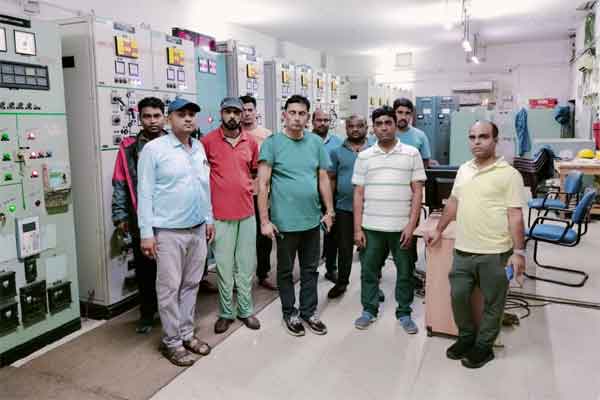 रांची :  नामकुम बिजली ऑफिस में हथियारबंद लुटेरों ने बोला धावा, स्टाफ को 3 घंटे बनाया बंधक