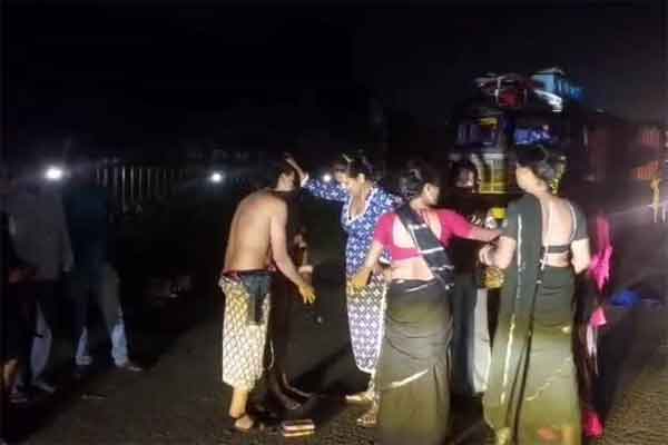 धनबाद : जीटी रोड पर नकली किन्नरों का आतंक, असली किन्नर समाज ने किया पर्दाफाश