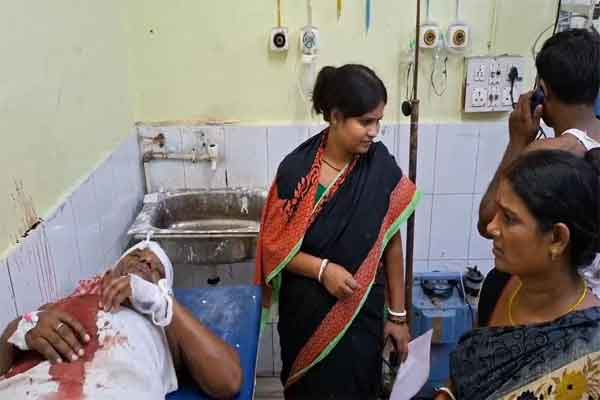 धनबाद :   छेड़खानी का विरोध करने पर महिला व उसके परिवार को बेरहमी से पीटने का आरोप