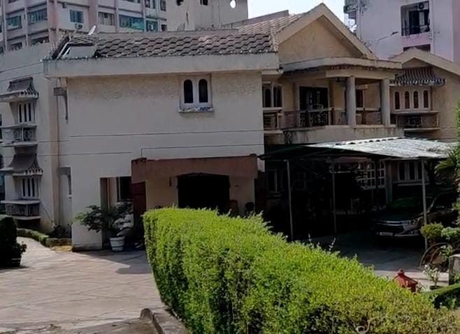 धनबाद : कोयला कारोबारी कैलाश अग्रवाल के ठिकानों पर GST विभाग का छापा, कई दस्तावेज जब्त