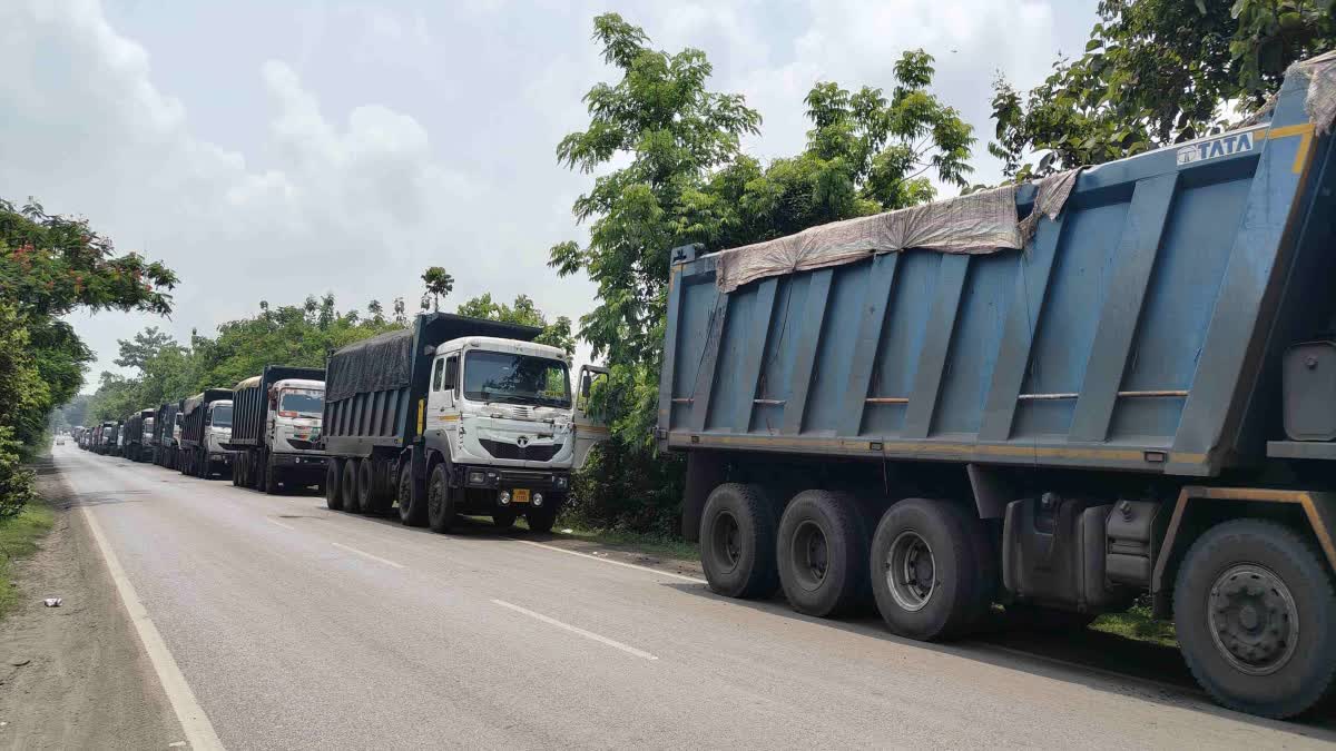 ग्रामीणों का विरोध तेज, पाकुड़-दुमका के बीच बंद कराया कोयला ट्रांसपोर्टिंग का काम