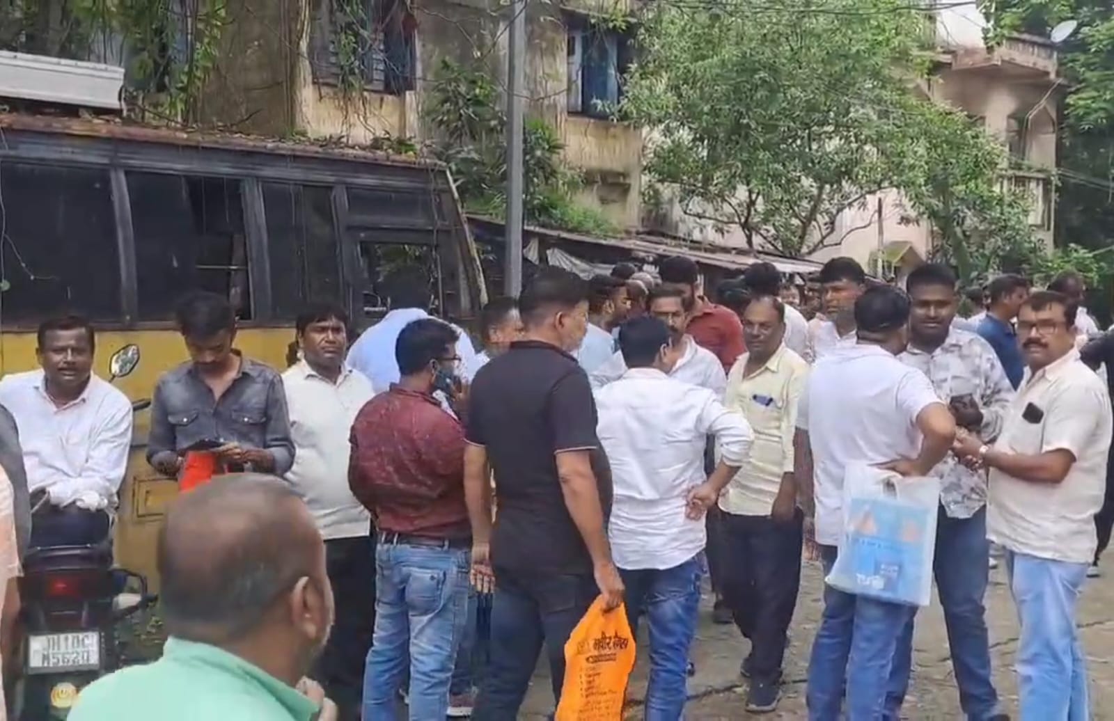 धनबाद :  भवन प्रमंडल की 31 योजनाओं के लिए संवेदकों ने जमा किए टेंडर, प्रक्रिया ऑनलाइन करने की मांग