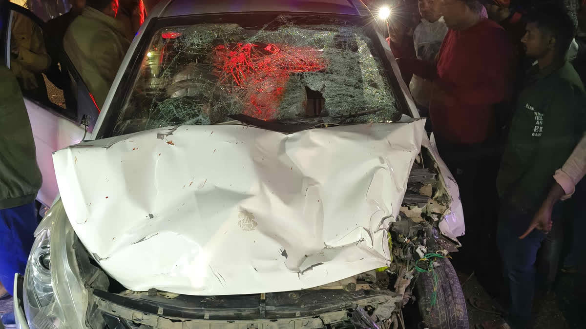 बेतिया :  तेज रफ्तार कार ने बारातियों को रौंदा, तीन की मौत, दर्जनभर घायल