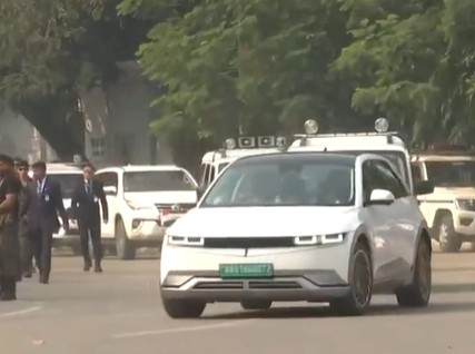 बिहार : नीतीश कुमार राज्यपाल से मिले, पर इस्तीफा नहीं दिया, 19 नवंबर को देंगे