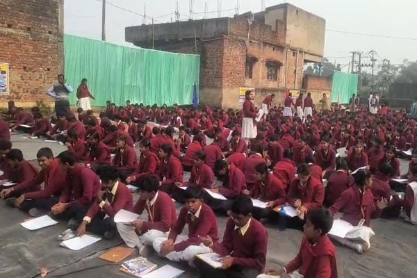 धनबाद :   न्यू एंजल होम स्कूल के स्थापना दिवस पर ड्राइंग कॉम्पिटिशन, 800 बच्चों ने दिखाई रचनात्मकता