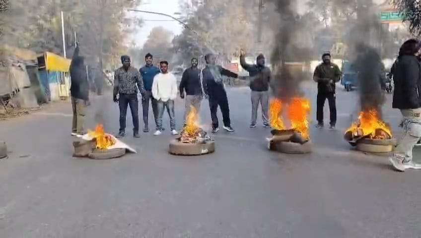 सोमा मुंडा हत्याकांड :  न्याय की मांग को लेकर झारखंड बंद, सड़कों पर उतरे आदिवासी संगठन, आवागमन प्रभावित