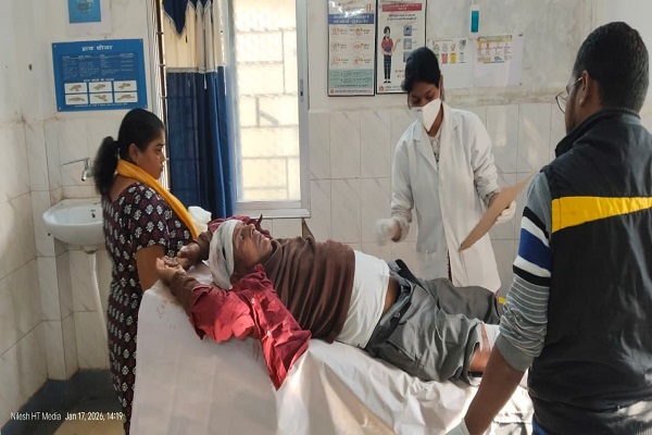 जमशेदपुर: बहरागोड़ा में स्कूटी और ऑटो की भिड़ंत, स्कूटी सवार गंभीर रूप से घायल, बारीपदा रेफर