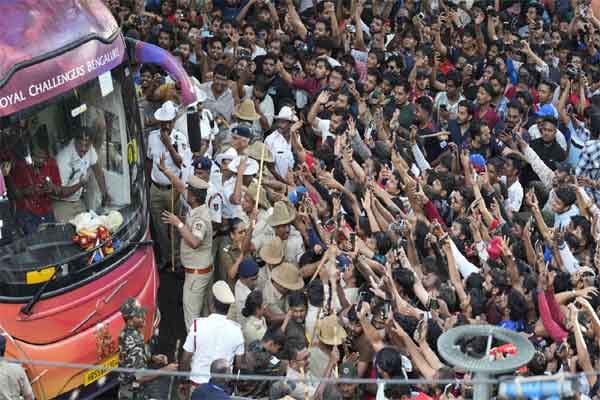 RCB विक्ट्री परेड भगदड़ :  कर्नाटक सरकार ने HC को सौंपी रिपोर्ट, विराट के फ्री एंट्री वीडियो का भी जिक्र