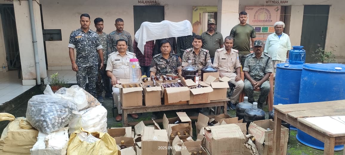 गिरिडीह :  नकली विदेशी शराब की मिनी फैक्ट्री का भंडाफोड़, तीन गिरफ्तार
