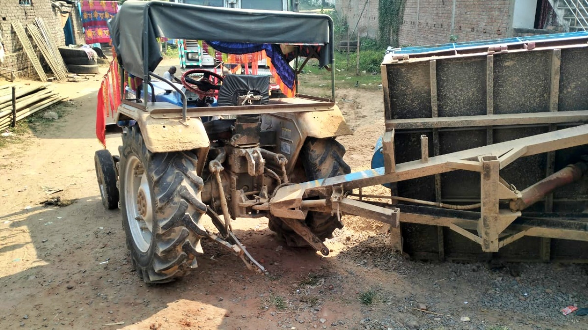 पटना :  बालू माफियाओं ने खनन विभाग की टीम पर ट्रैक्टर चढ़ाया, सैप जवान की मौत, दूसरा गंभीर