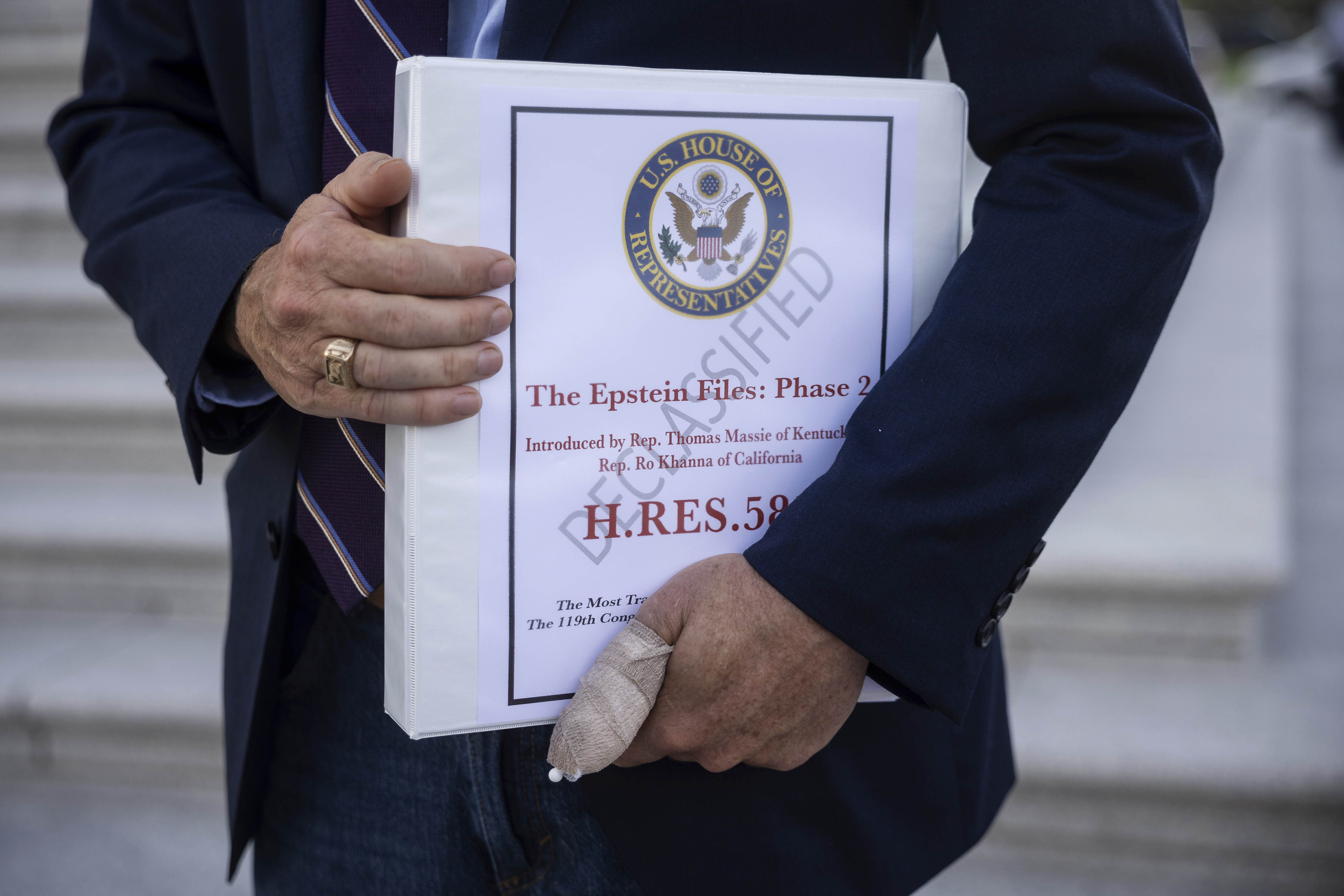 जेफरी एपस्टीन फाइल्स, क्यों है प्याले में तूफान!