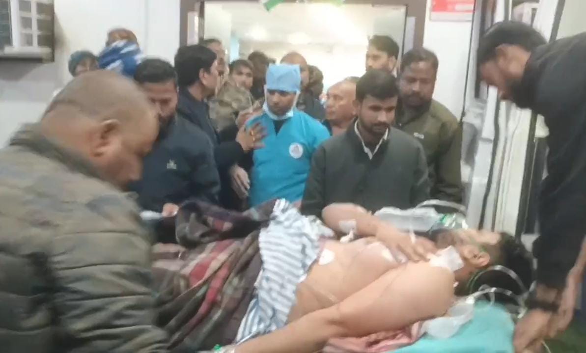 धनबाद  :  पेट्रोल पंप मालिक के बेटे को लगी गोली, हालत गंभीर, दुर्गापुर रेफर