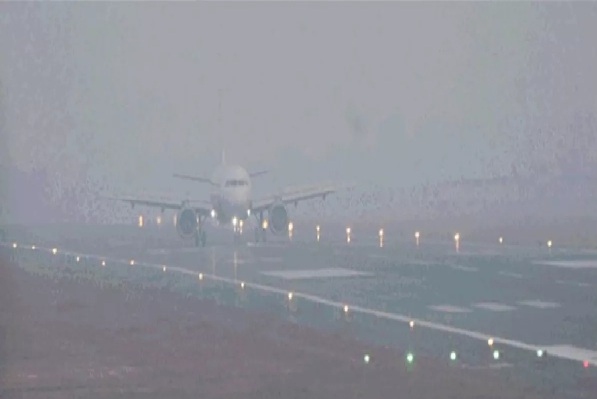 घने कोहरे के कारण रांची एयरपोर्ट पर उड़ान सेवाएं बाधित, कई फ्लाइट कैंसिल, कई लेट