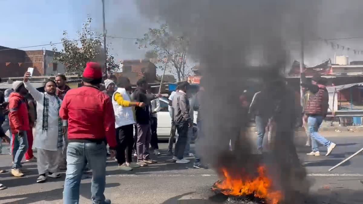 हजारीबाग : नशे और जुए के खिलाफ इचाक में जनाक्रोश, सड़कों पर ग्रामीण का उग्र प्रदर्शन